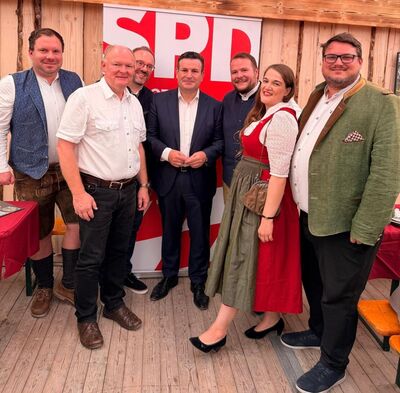 (v.li.) Florian Huber, Dr. Bernd Vilsmeier, Thomas Asböck, Hubertus Heil MdB, Ronja Endres und Benjamin Lettl