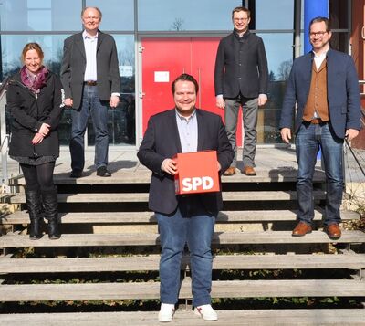 Severin Eder (mi.) mit (v.li.) Anita Schmidhuber-Forrai, Bernd Vilsmeier, Alfred Feldmeier, Florian Pronold MdB