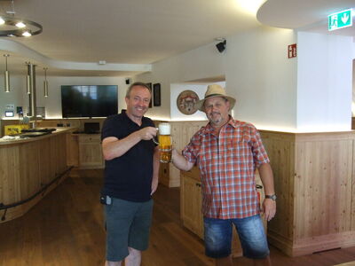 Herbert Fellinger und Georg Wintersberger bedankten sich bei den Teilnehmehrn mit einer kleinen Erfrischung