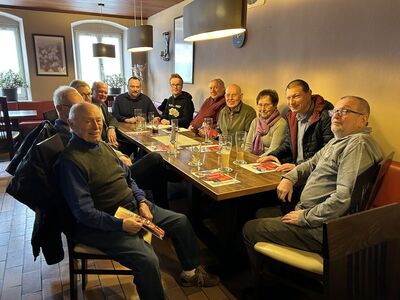 Der Ortsvorsitzende Markus Kaiser (5. Von links) stimmte die Mitglieder des Ortsvereins auf den Wahlkampf ein.