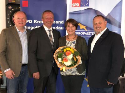 Dr. Bernd Vilsmeier, Herbert Fellinger mit seiner Frau Monika und Georg Wintersperger (v.li.)